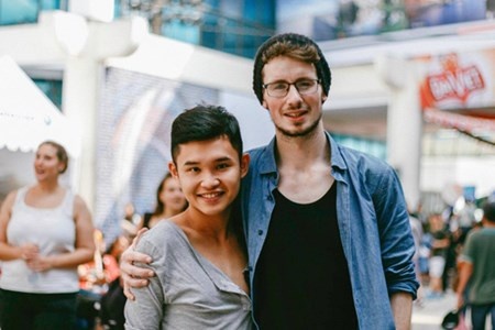 Hamin (bên trái) và bạn trai cũ.