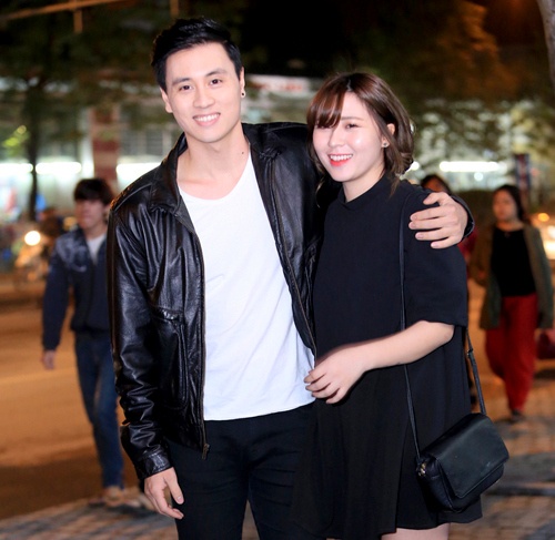 Không chỉ sánh bước trong những chuyến du lịch, lấy hàng, Heo Mi Nhon còn là người luôn góp mặt cùng bạn trai hot boy trong nhiều sự kiện, họp báo. 