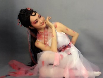 My nu hoc duong co kha nang 'thien bien van hoa' hinh anh