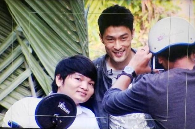 Clip Phuong xuc dong khi bat ngo gap Johny Tri Nguyen hinh anh