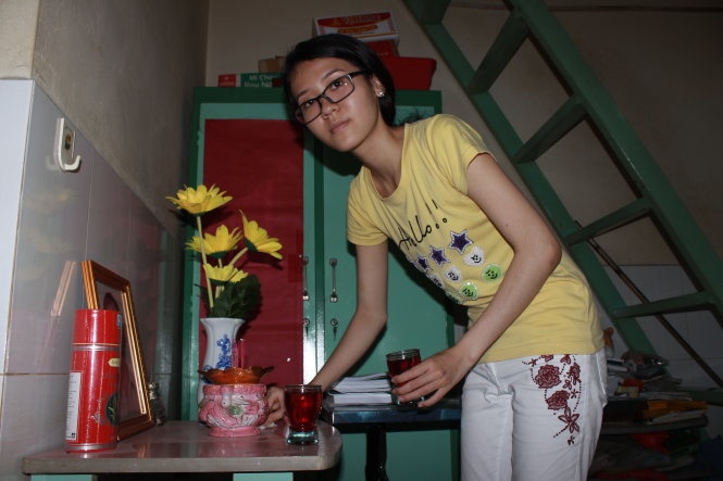 Phương Uyên luôn cầu mong mẹ và anh trai khỏi bệnh - Ảnh: Phương Nguyễn.