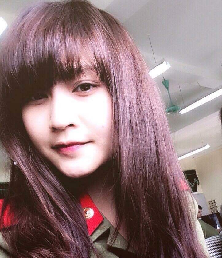 Đậu Thùy An trong trang phục ngành. Nữ sinh sở hữu chiều cao 1,68 m và nước da trắng mịn.