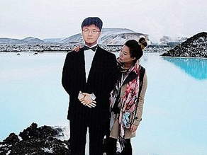 Cam dong co gai om hinh cha di khap the gioi hinh anh
