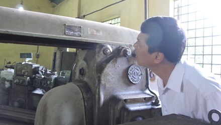 Sinh vien nganh co khi nong nghiep bi dau ra hinh anh