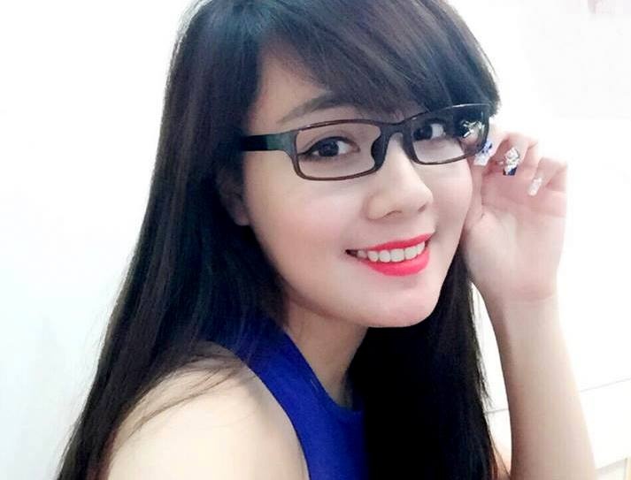 Giam thi xinh dep gap nhieu rac roi khi noi tieng tren mang hinh anh