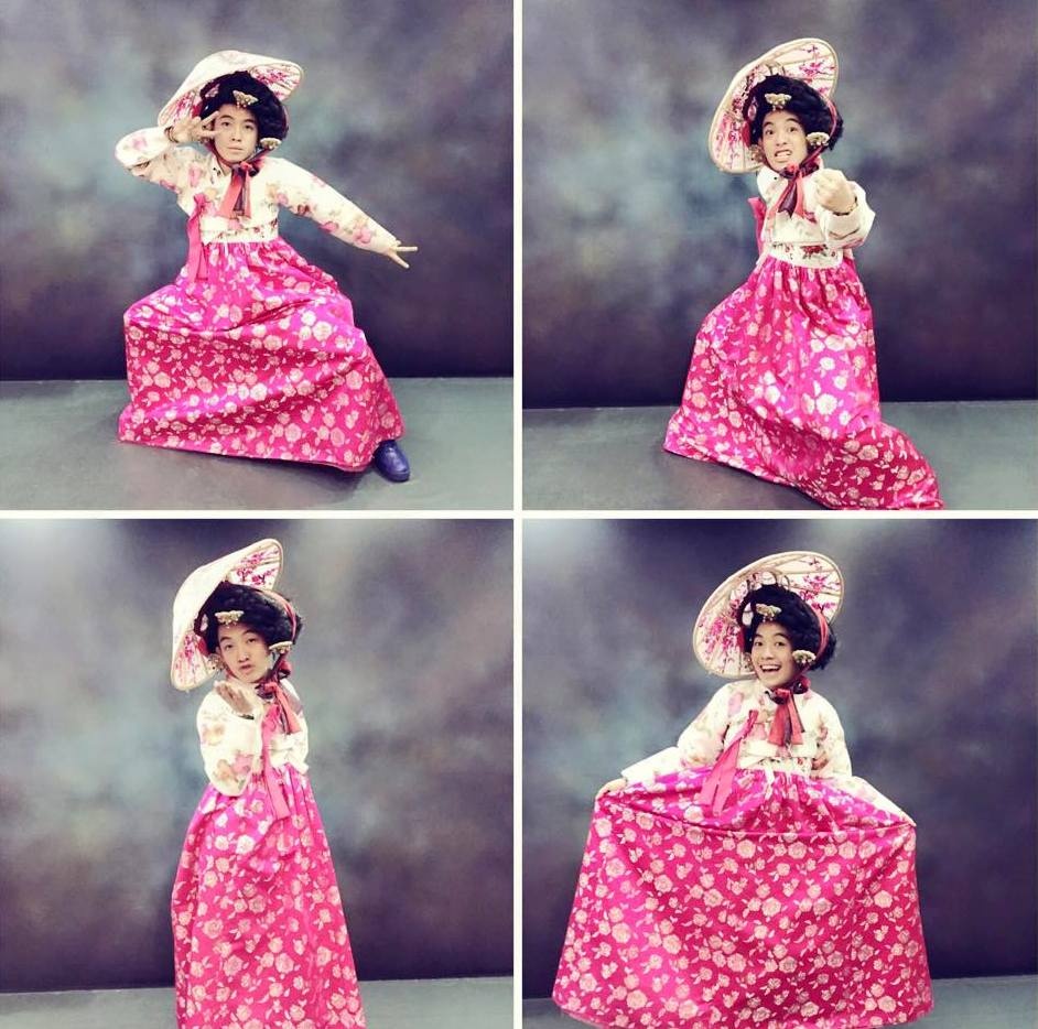 Một trong số ít lần giả gái của Phở Đặc Biệt là khoác lên mình trang phục truyền thống của con gái Hàn Quốc, trong dịp nam vlogger tới xứ sở Kim Chi làm chương trình du lịch. Dù hóa thân con gái, Phở Đặc Biệt vẫn tạo dáng theo những biểu cảm hài hước, nghịch ngợm. 