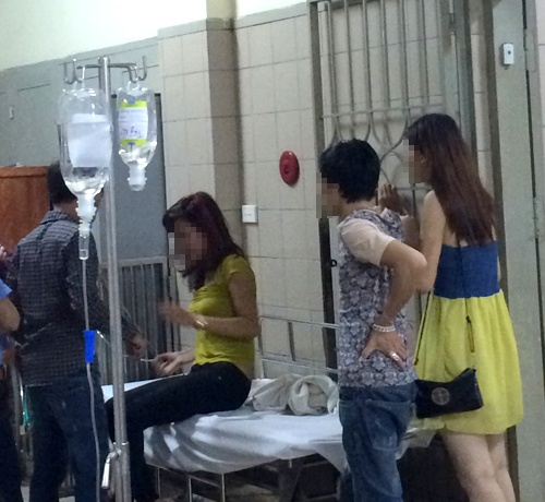 Cô gái được đưa vào cấp cứu nhưng cương quyết từ chối...