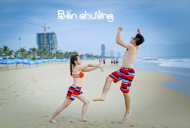 Bo anh nghich ngom ben bo bien cua cap doi 9X hinh anh