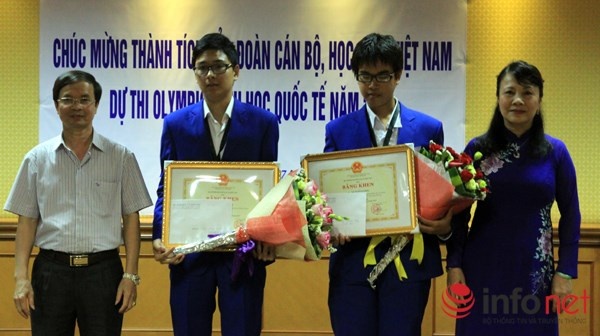 Đức nhận bằng khen từ Bộ Giáo dục và Đào tạo.