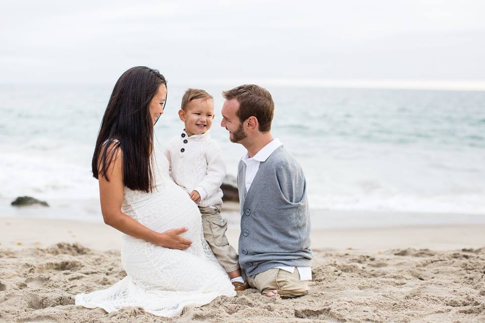 Dan mang xuc dong chia se anh Nick Vujicic cho don con thu 2 hinh anh