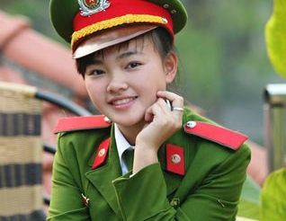 Hanh trinh chia se yeu thuong cua nu sinh vien Canh sat hinh anh