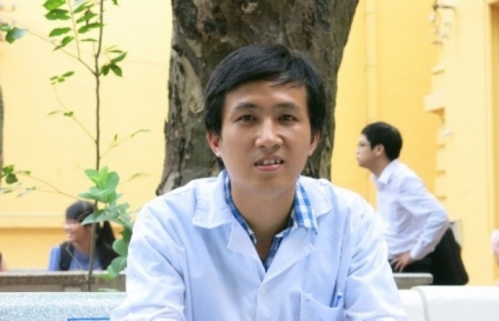 Chang trai bo thu nhap mo uoc de theo duoi dam me khoa hoc hinh anh