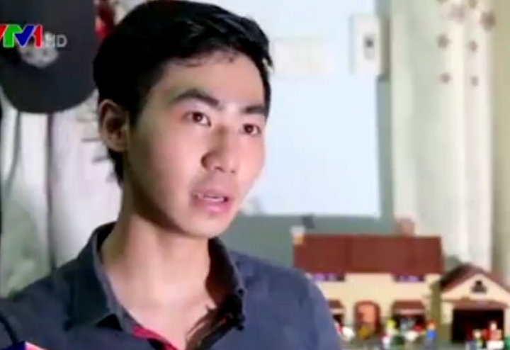 Chang trai thoi hon cho do choi Lego qua nhung buc anh hinh anh