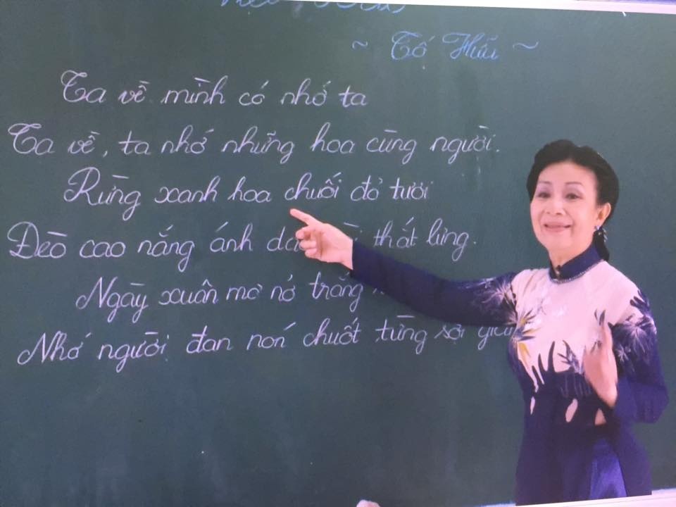Co giao co bo suu tap ao dai dac biet tai Viet Nam hinh anh