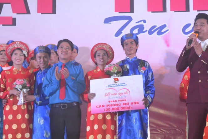 Anh Quang, chi Lieu duoc trao can phong mo uoc hinh anh