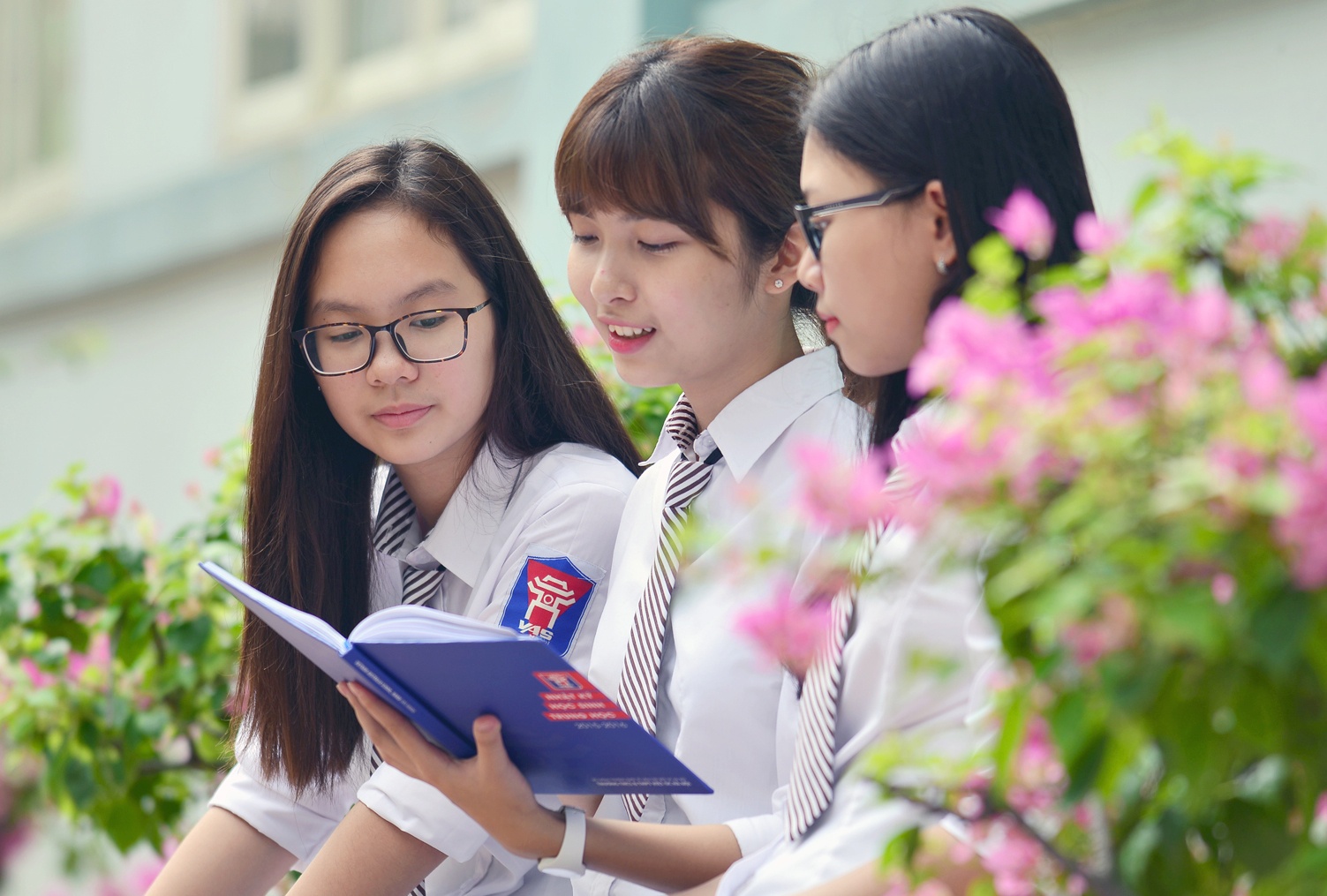 Teen Viet - Uc Ha Noi khoe dang trong dong phuc hien dai hinh anh