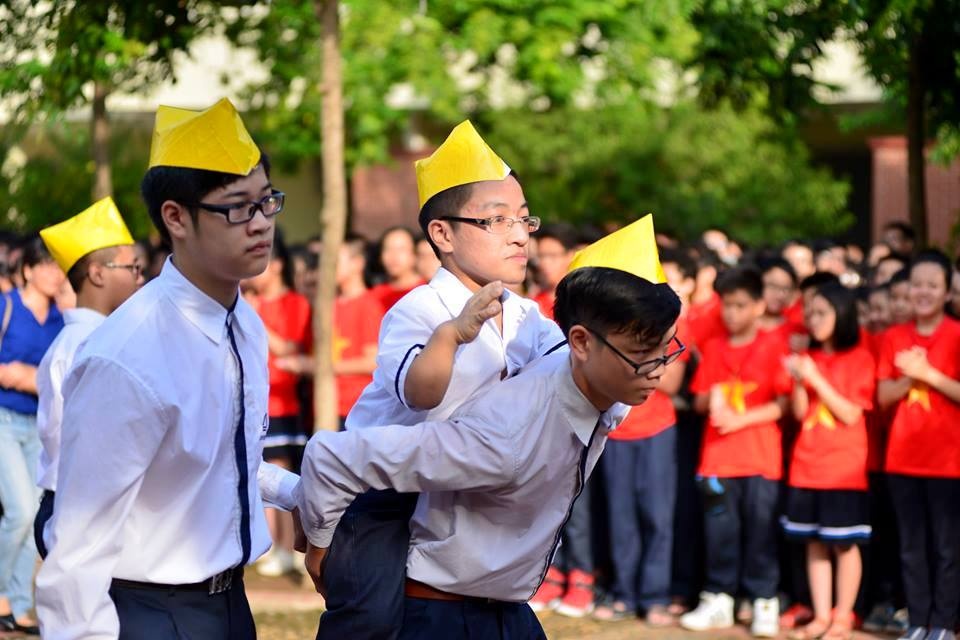 Le khai giang 30 phut cua truong THPT Luong The Vinh hinh anh