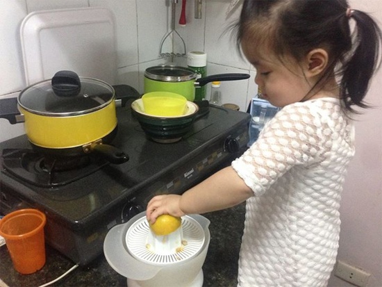 Cach day con tu lap cua me Viet o Thuy Si hinh anh