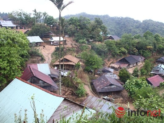 Điểm trường Đắk Bối nằm chơi vơi giữa đại ngàn.