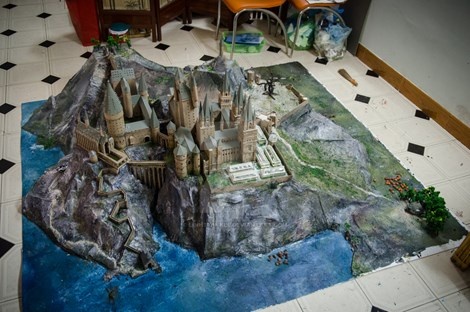Mô hình trường Hogwarts có kích thước lên tới 1,9x2,1 m.