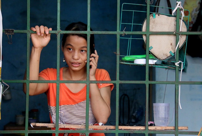 Me mot noi, con mot chon hinh anh