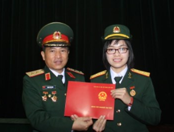 Trung uy thu khoa mong mo tam nhin ra the gioi hinh anh