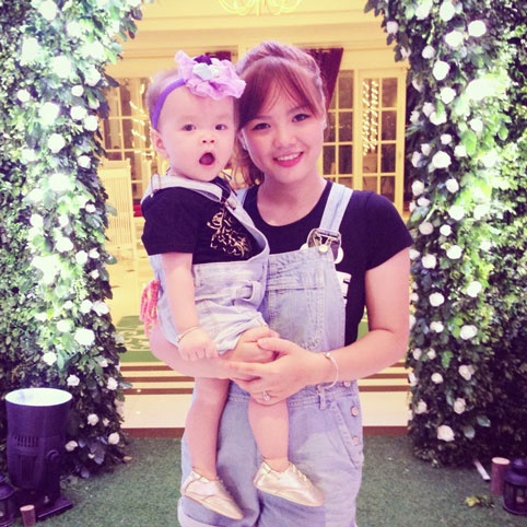 Chị Nhật Trang và con gái.