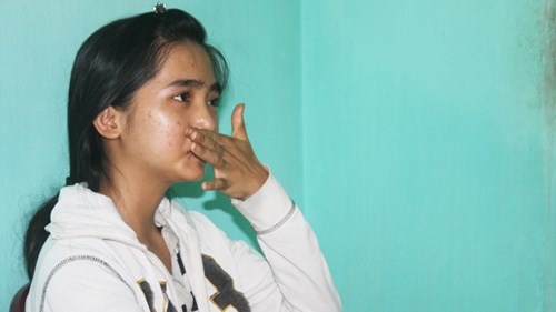 Líu nghẹn ngào, tủi thân khi kể về hoàn cảnh của gia đình mình.