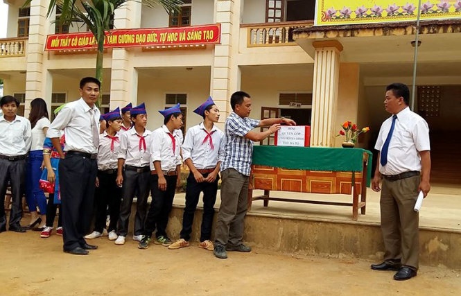 Boi lay lai dep, mot hoc sinh bi lu cuon troi hinh anh