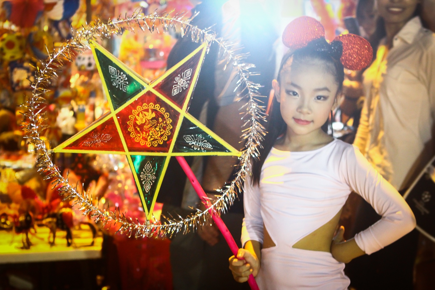 A quan Buoc nhay hoan vu nhi dao pho Hang Ma choi Trung thu hinh anh