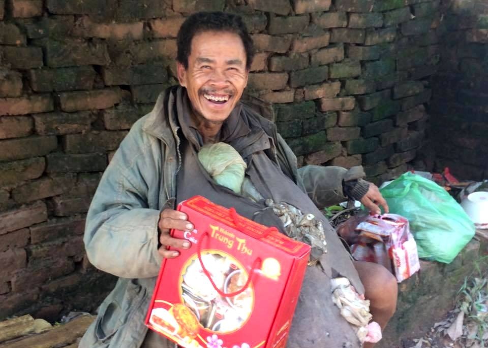 Niem vui trung thu cua nguoi dan ong ngheo hut 300.000 like hinh anh