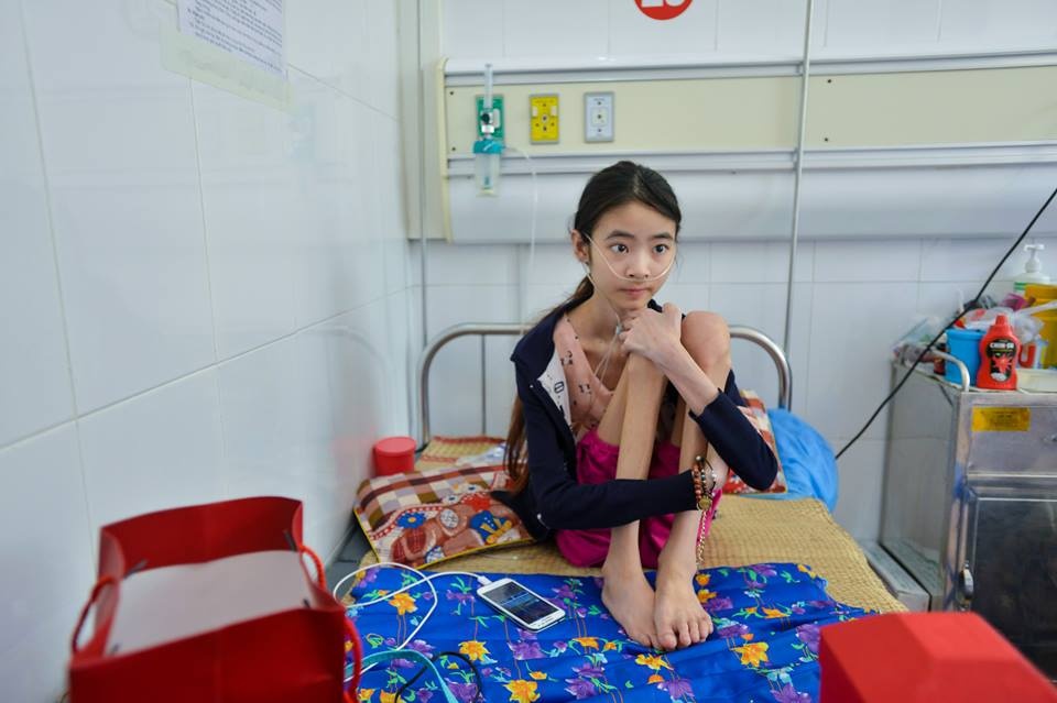 Tính đến thời điểm này, sức khỏe Tuyết Nhi đang dần bình phục, gương mặt em trở nên hồng hào và rạng rỡ hơn. Mỗi bữa, Tuyết Nhi ăn được một bát cơm. Em đã tăng 3 kg sau hơn một tháng điều trị.