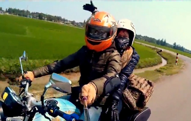 Cap doi the hien tinh yeu qua clip 'Len rung xuong bien' hinh anh