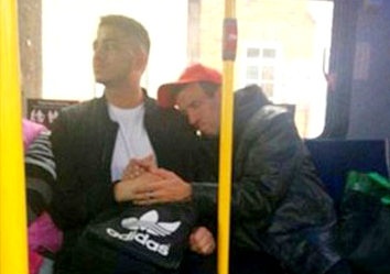 Cai nam tay cua chang sinh vien 22 tuoi hut 45.000 like hinh anh