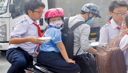 TP HCM: Ngay hoc o truong, toi den nha giao vien... hoc tiep hinh anh