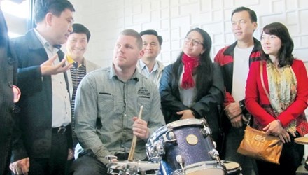 Tro giup thanh nien kieu... Australia hinh anh