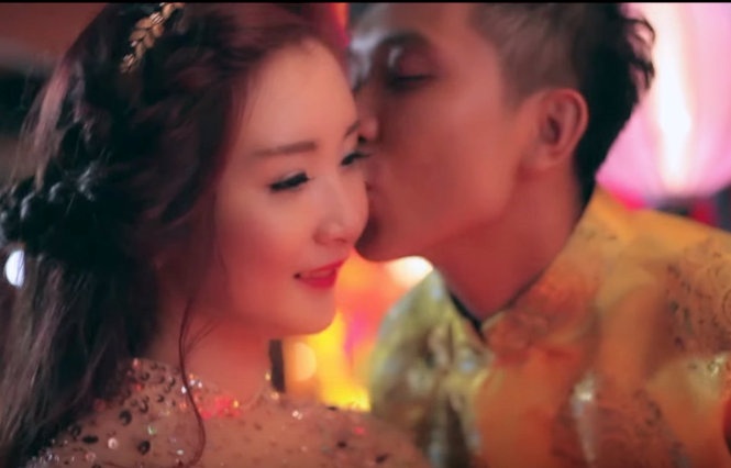 Clip cuoi 'Am tham ben em' cua cap 9X Binh Duong hinh anh
