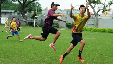 Thu choi nem dia cua gioi tre Ha thanh hinh anh