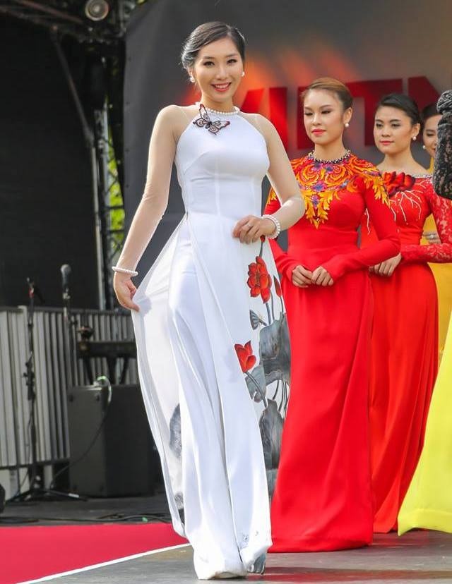 Bùi Thu Vân là cựu sinh viên Đại học Kinh tế Quốc dân. Sau khi tốt nghiệp, cô gái sinh năm 1991 nhận học bổng toàn phần chương trình MBA của trường Bournemouth University, Vương Quốc Anh. 9X có chiều cao 1,7 m. 