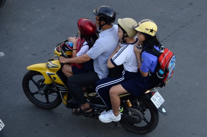 Me oi, ngay hoc khon kho cua chung con... hinh anh