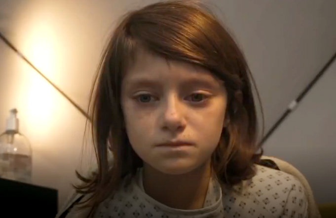 Su thay doi sau mot nam cua co be vi chien tranh hinh anh