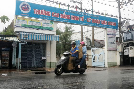 Truong trung cap tuyen sinh thac si hinh anh