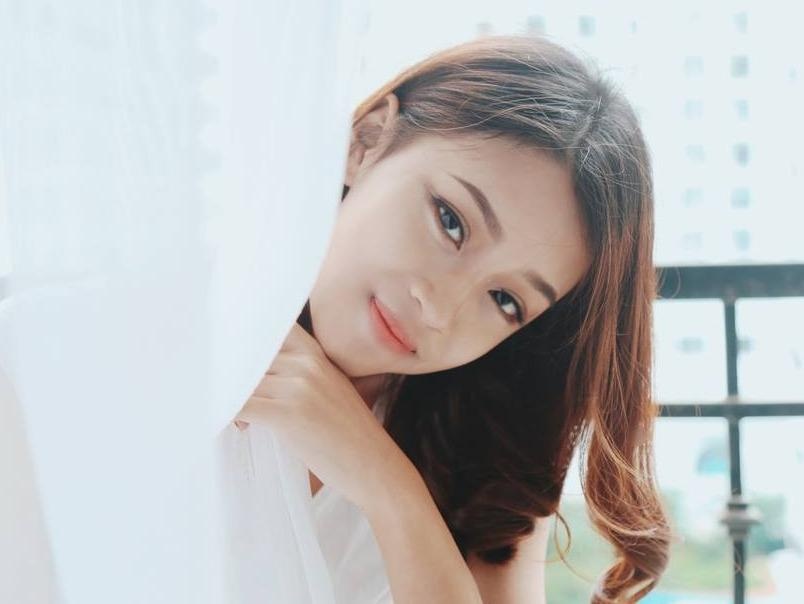 Hoa khoi Ngoai thuong vui khi duoc so sanh voi HH Pham Huong hinh anh