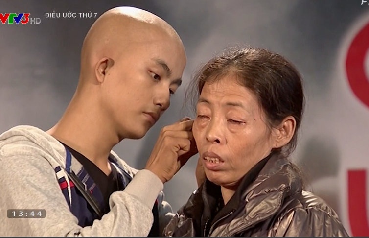 Ba Hoa xuc dong truoc tinh cam cua cac con chong hinh anh