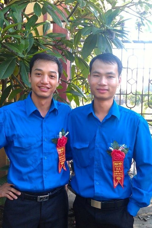 Phạm Văn Thành, bên phải. 