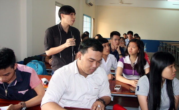Ky luat giam doc trung tam xuc pham sinh vien hinh anh