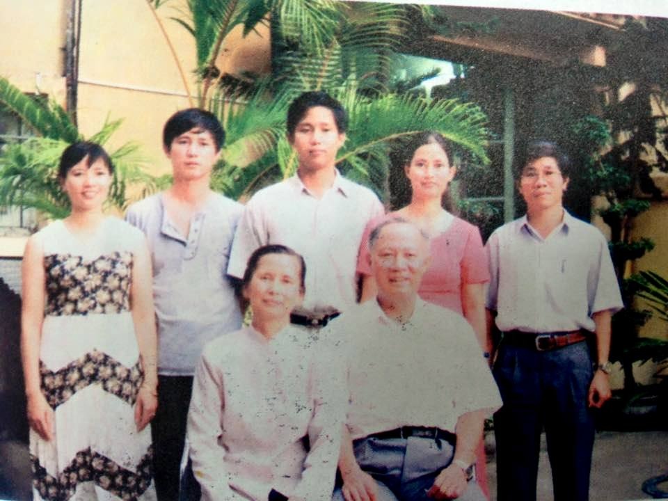 Gia đình bà Thư - ông Hiền.