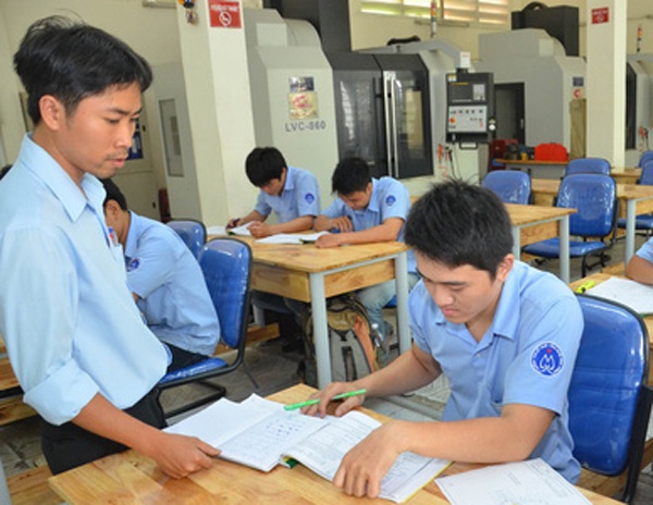 Truong nghe 'chay hang' hinh anh