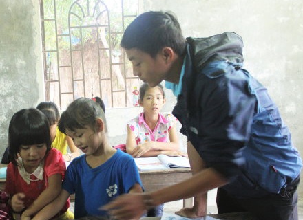 Can nha hoang va thay giao Ca hinh anh