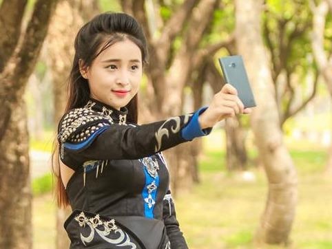 Sinh vien ban cam, lam PG kiem tien tieu Tet hinh anh